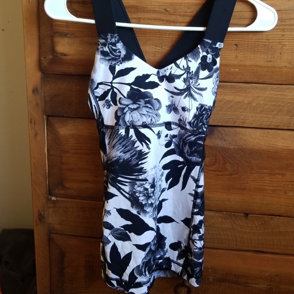 Lululemon tank